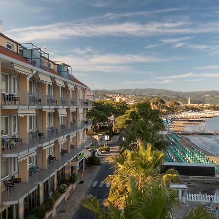 Hotel Palace Diano Marina Exterior foto