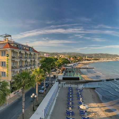 Hotel Palace Diano Marina Exterior foto