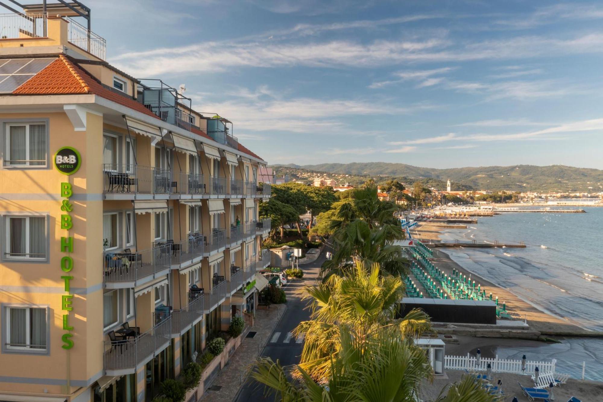 Hotel Palace Diano Marina Exterior foto