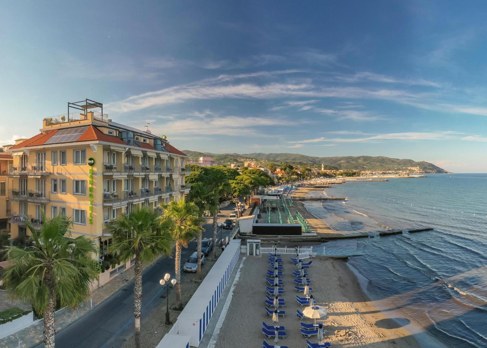 Hotel Palace Diano Marina Exterior foto