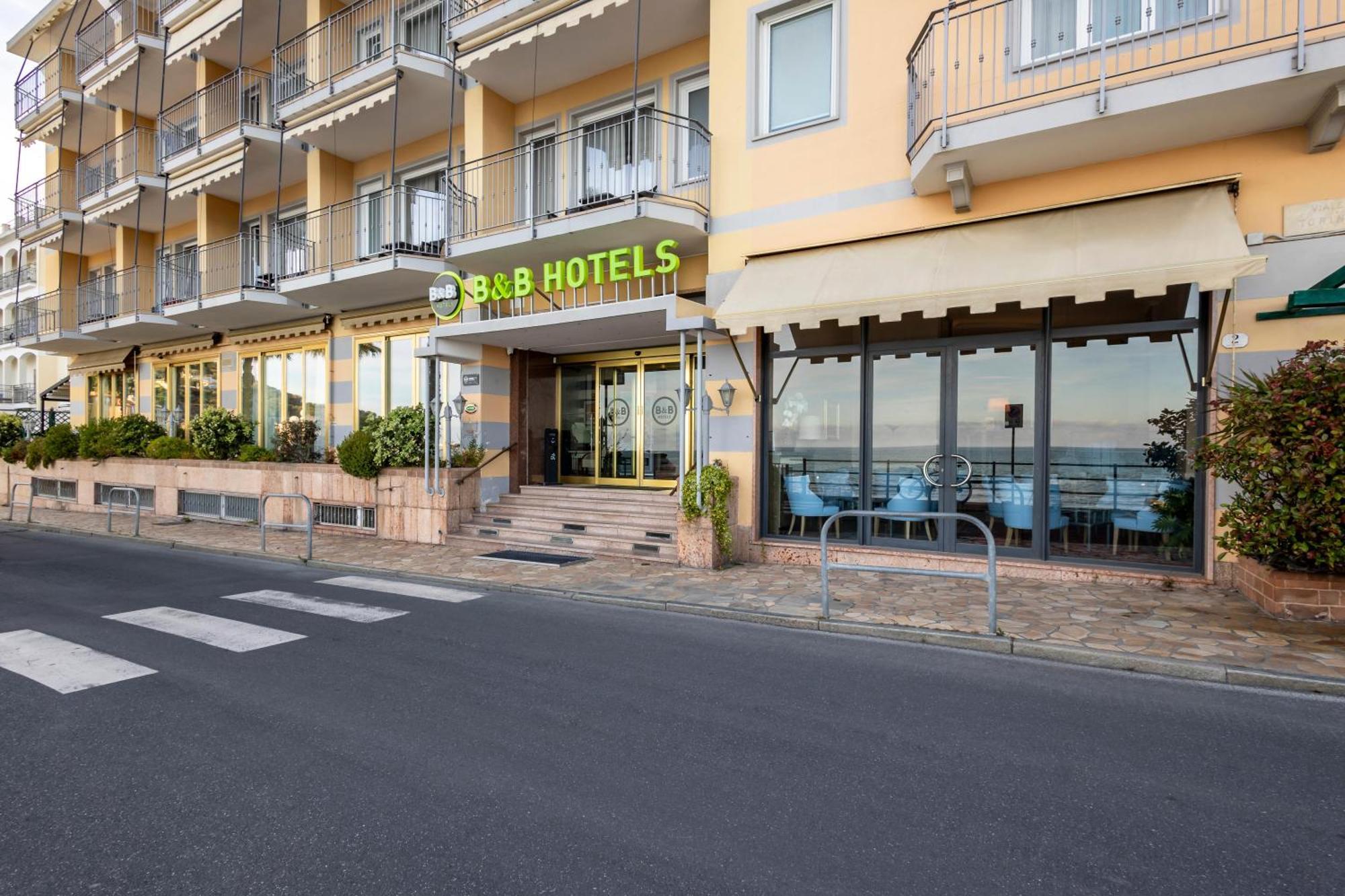 Hotel Palace Diano Marina Exterior foto