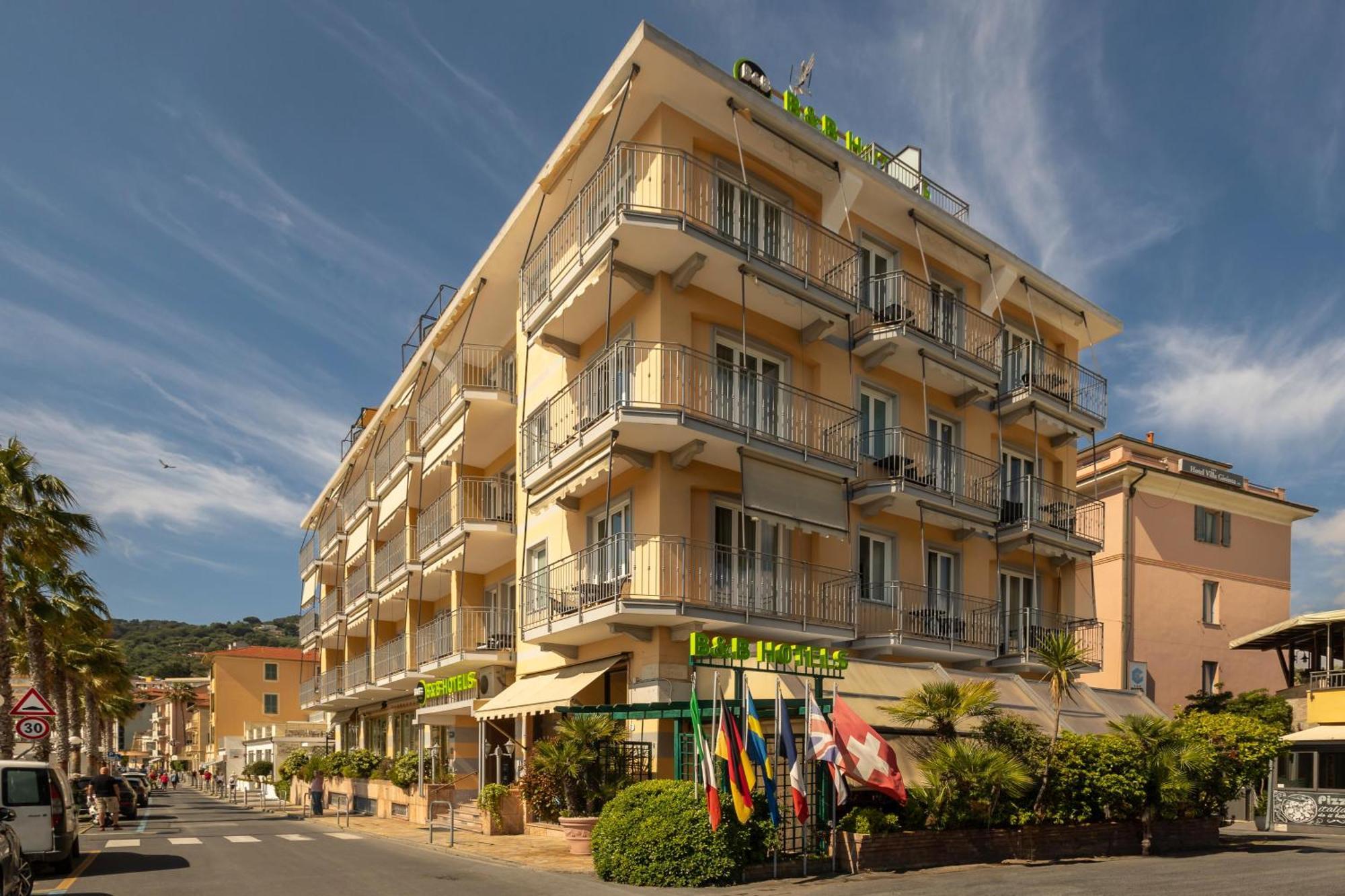 Hotel Palace Diano Marina Exterior foto