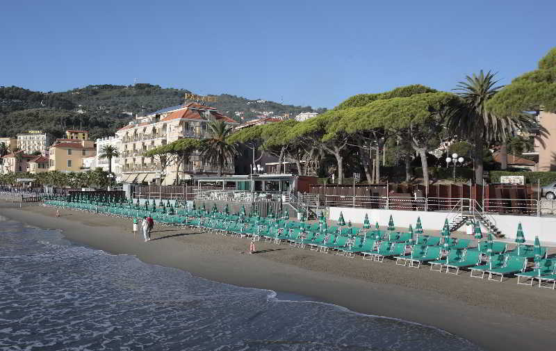 Hotel Palace Diano Marina Exterior foto