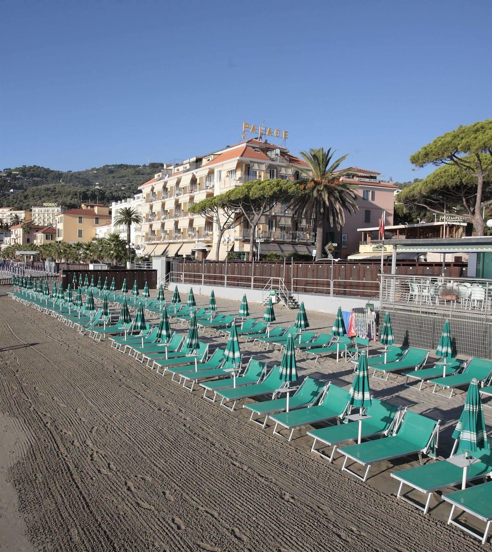 Hotel Palace Diano Marina Exterior foto